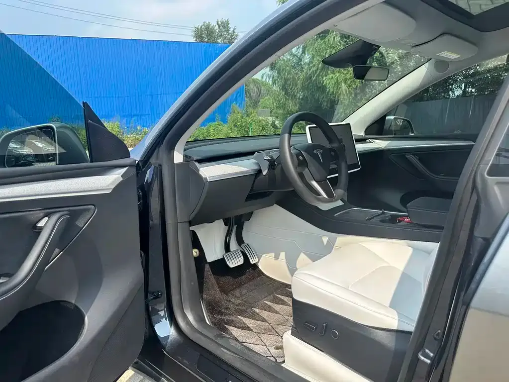 Tesla Model Y — фото 7