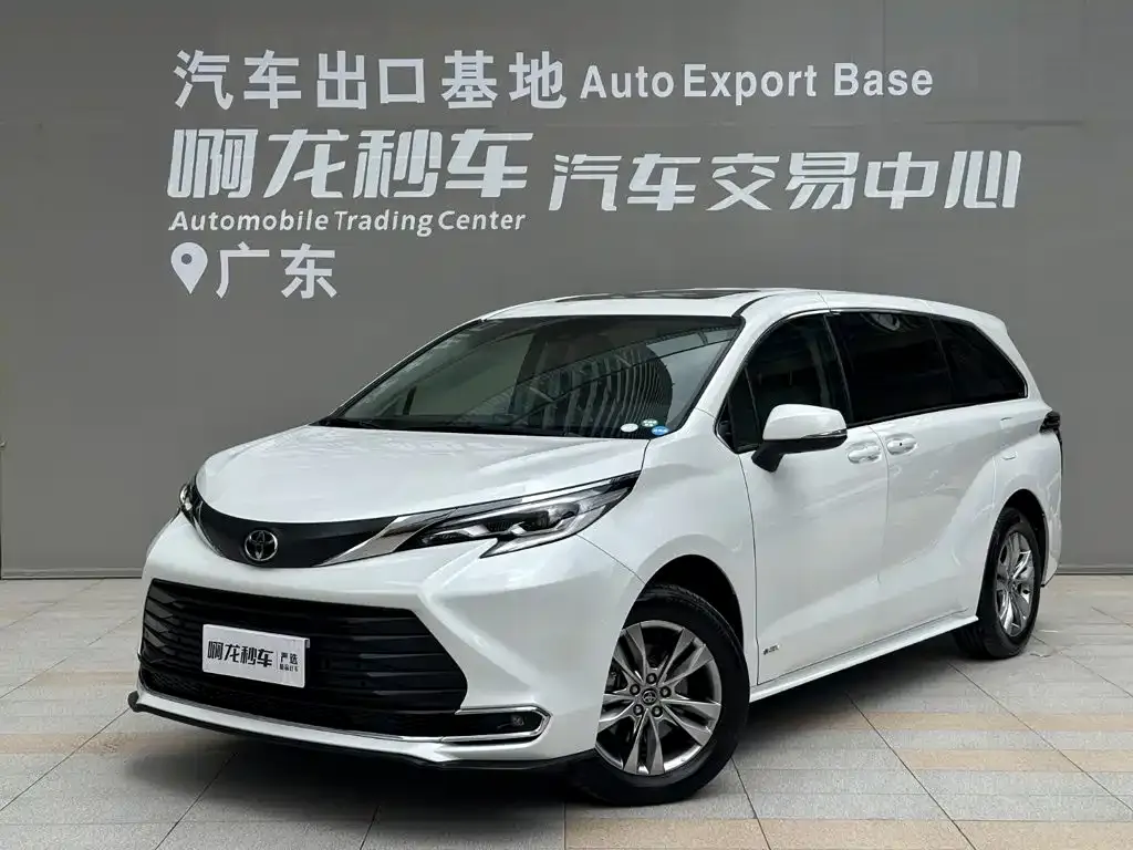 Toyota Sienna — фото 1