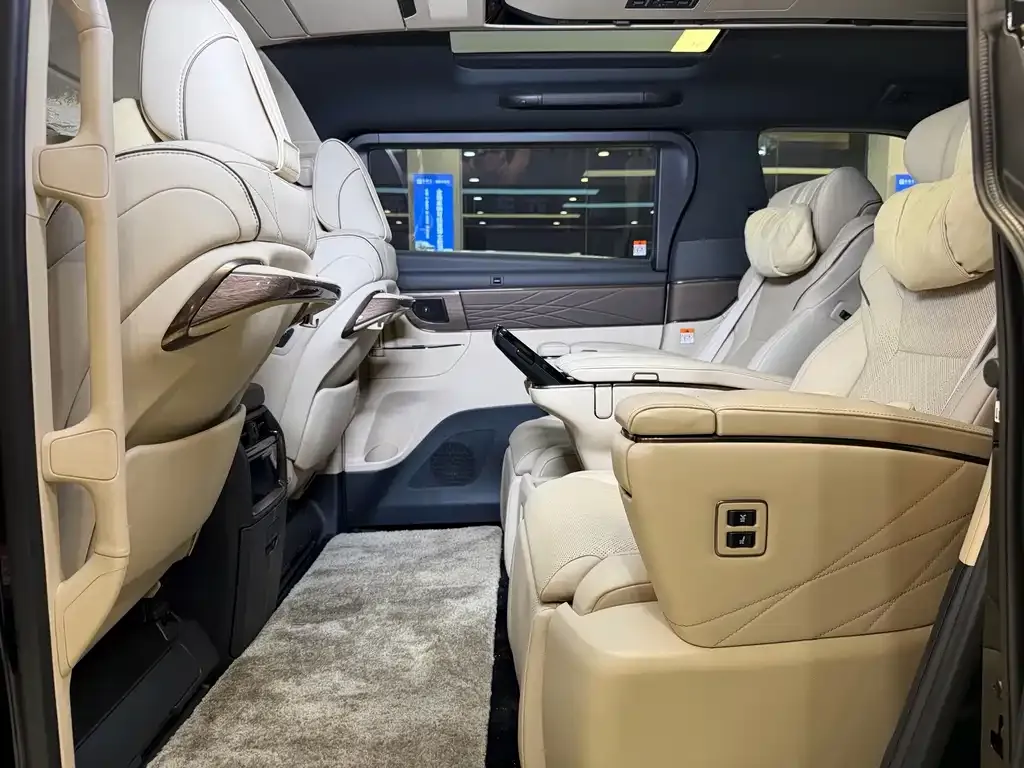 Toyota Vellfire — фото 8