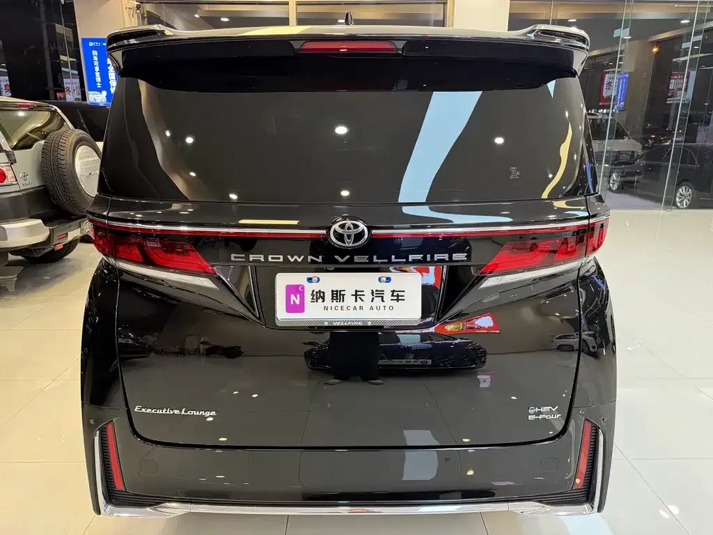 Toyota Vellfire — фото 3