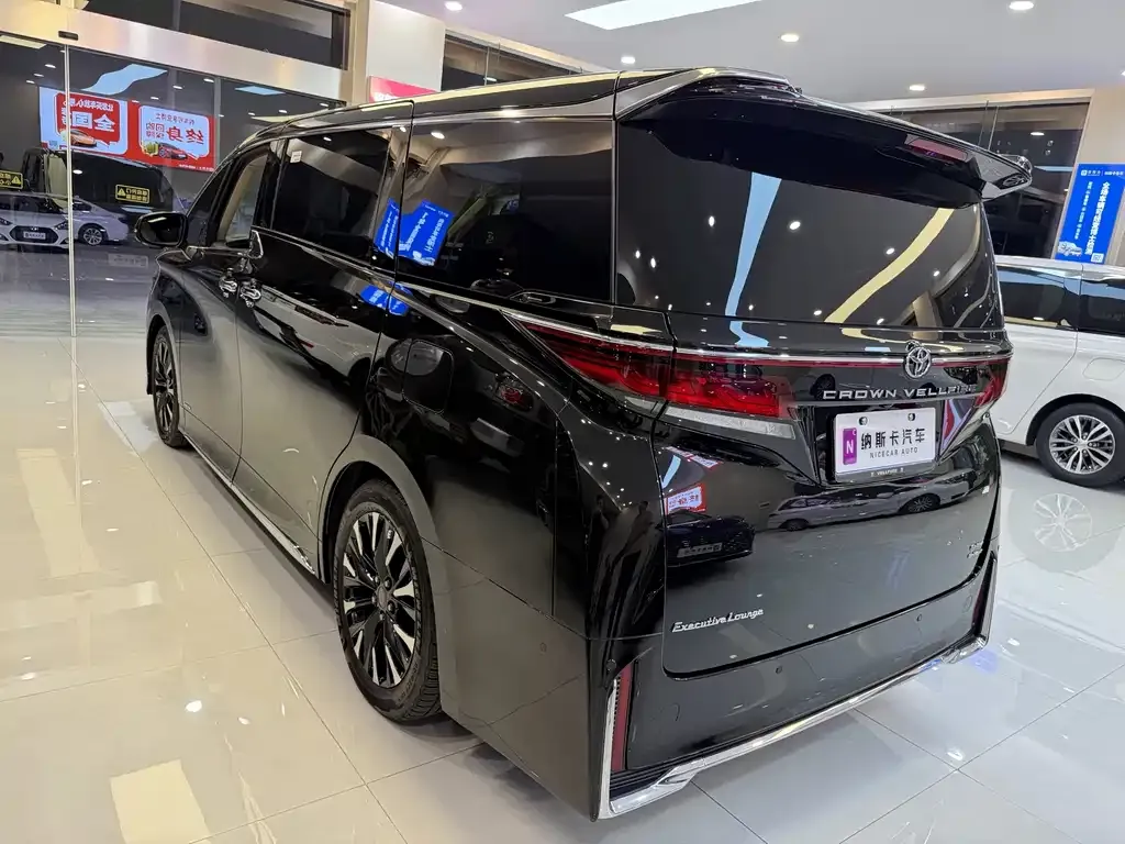 Toyota Vellfire — фото 4