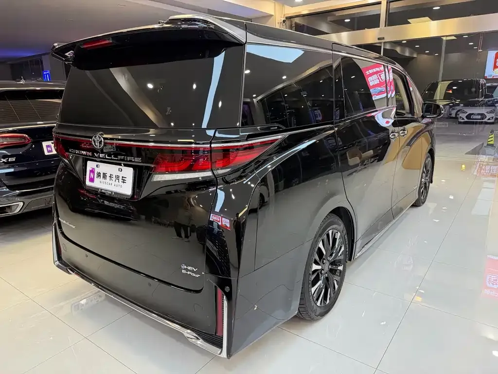 Toyota Vellfire — фото 2