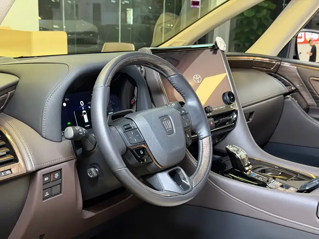 Toyota Vellfire — фото 7