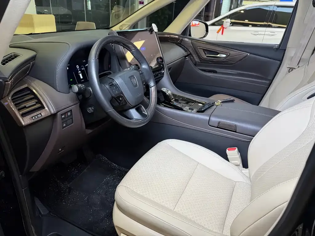 Toyota Vellfire — фото 10