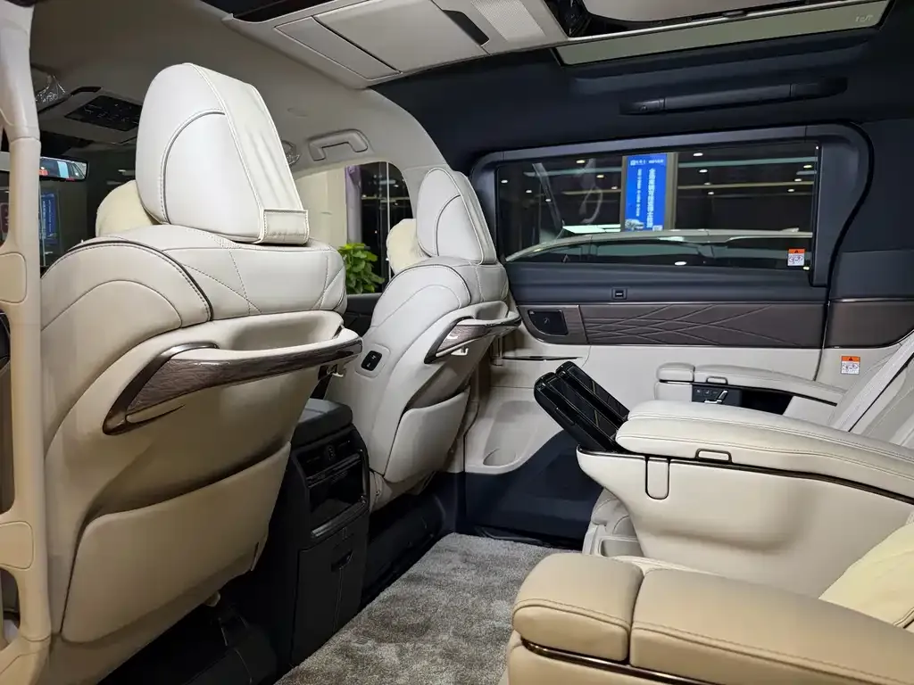 Toyota Vellfire — фото 6