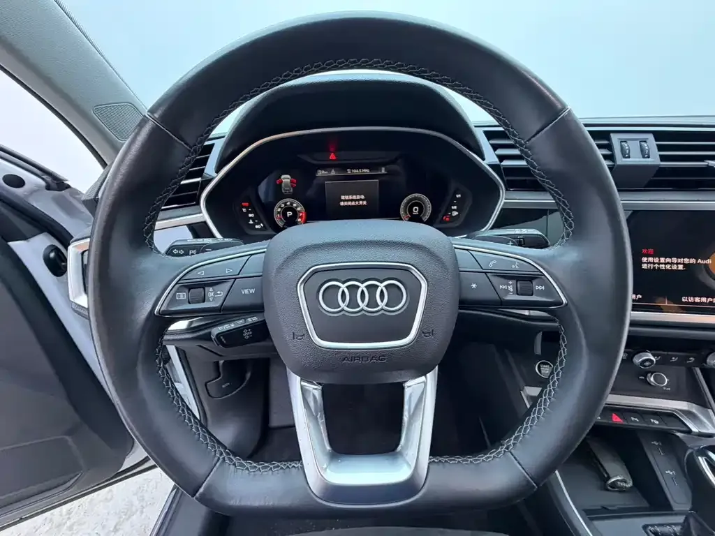 Audi Q3 — фото 10