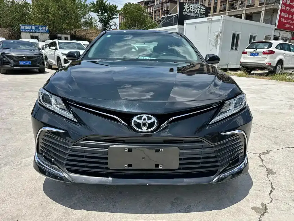 Toyota Camry — фото 2