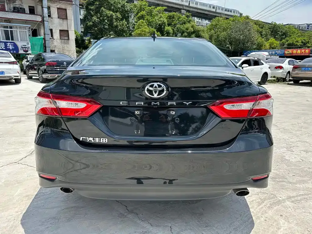 Toyota Camry — фото 3