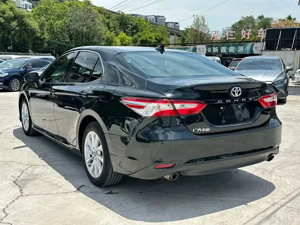 Toyota Camry — фото 6