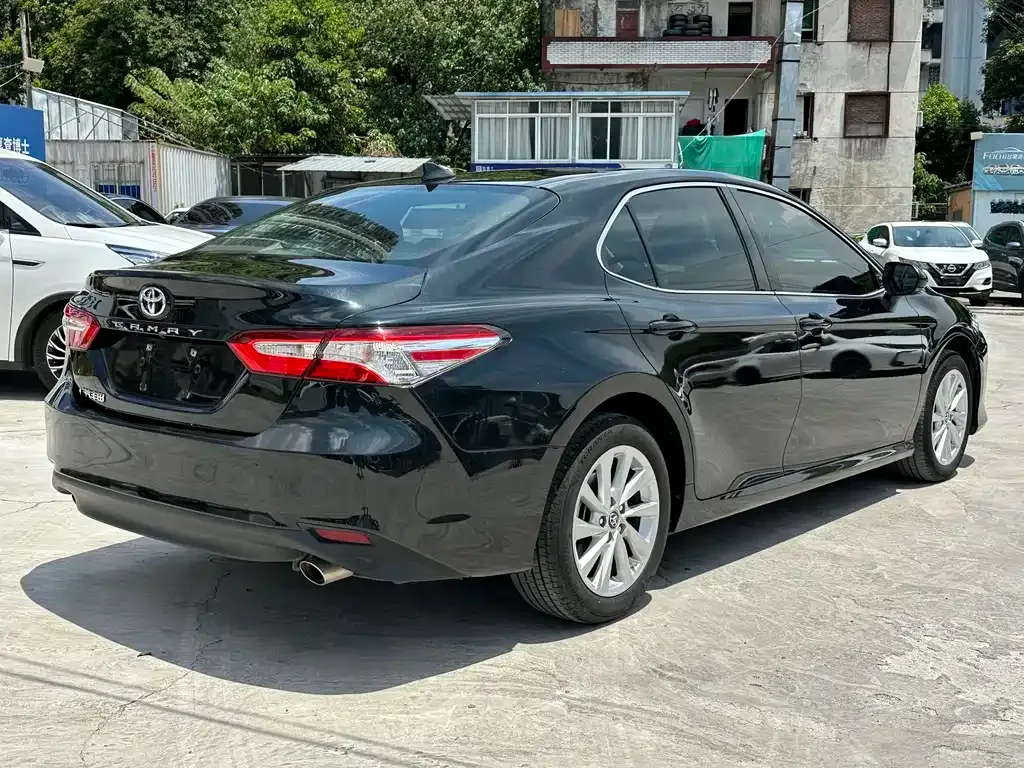 Toyota Camry — фото 9