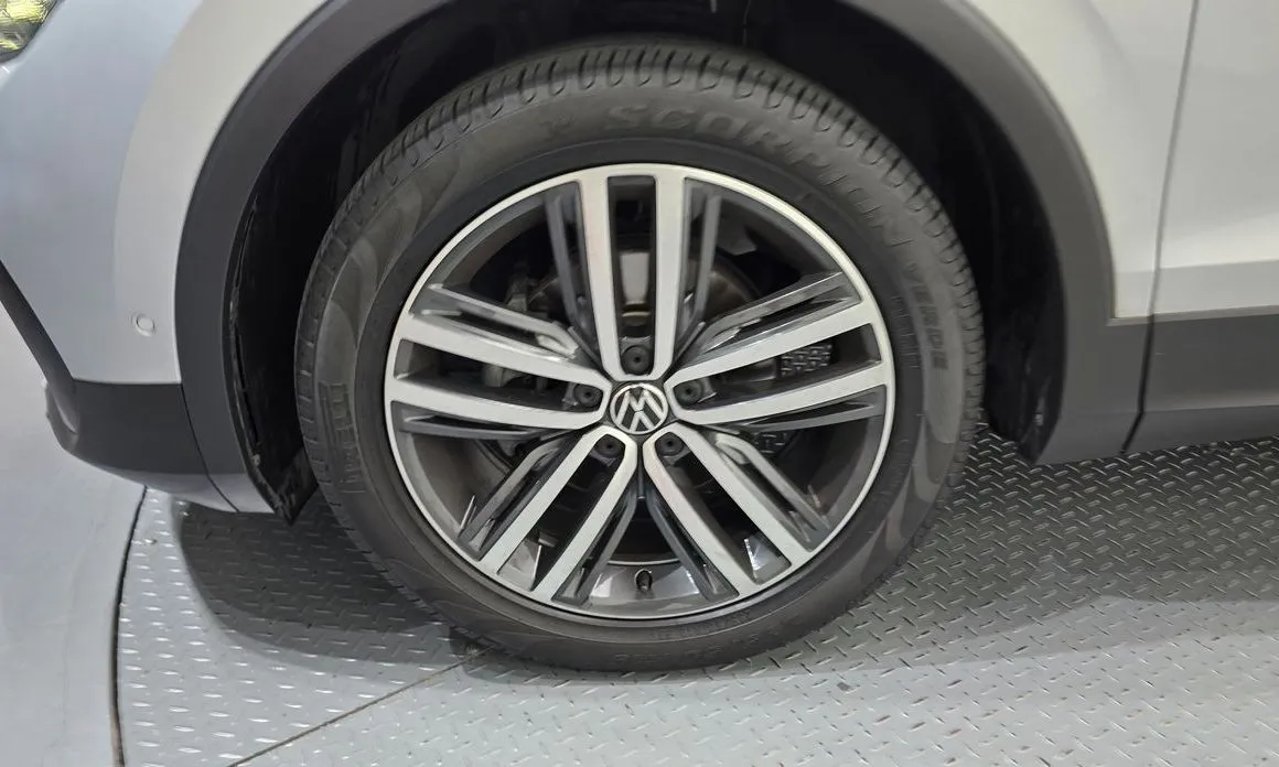Volkswagen Tiguan — фото 8