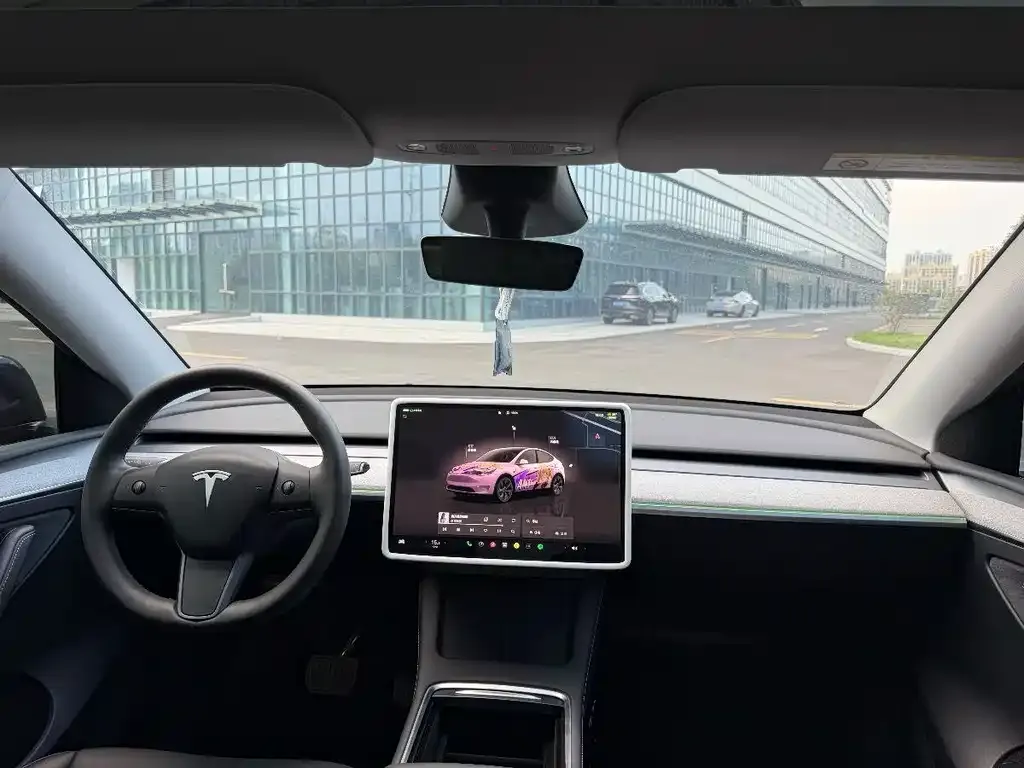 Tesla Model Y — фото 4