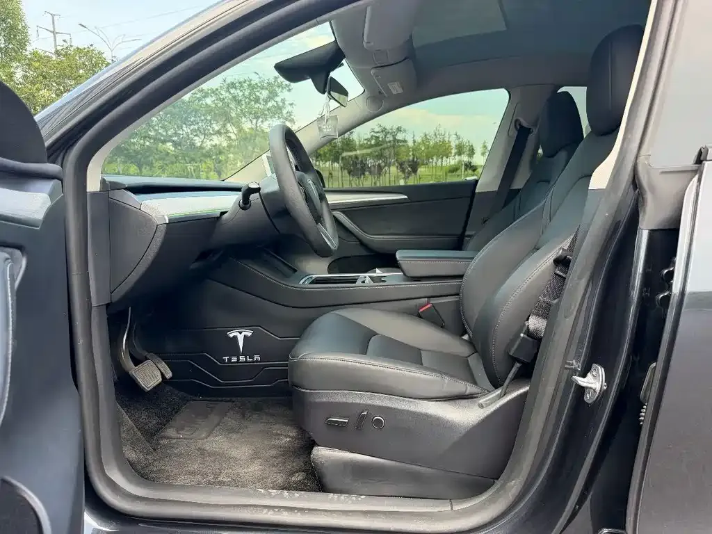 Tesla Model Y — фото 6
