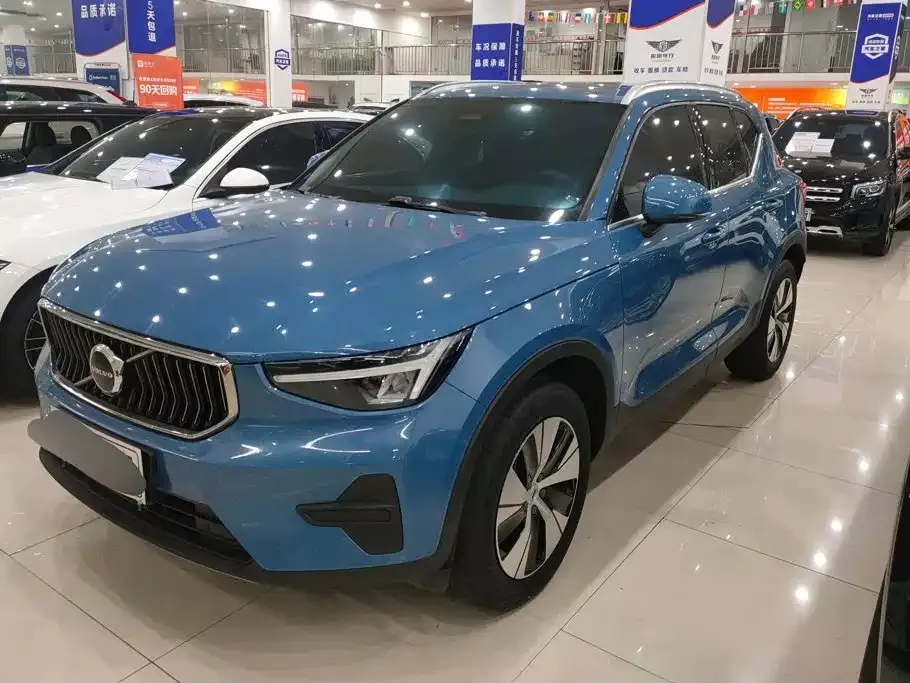 Volvo XC40 — фото 1