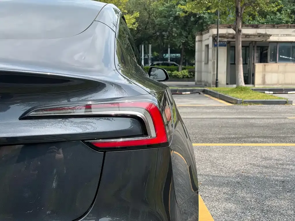 Tesla Model 3 — фото 2