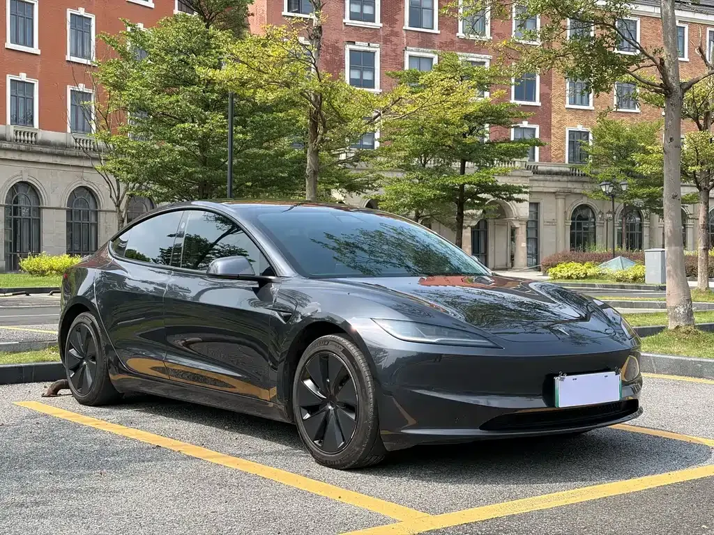 Tesla Model 3 — фото 10