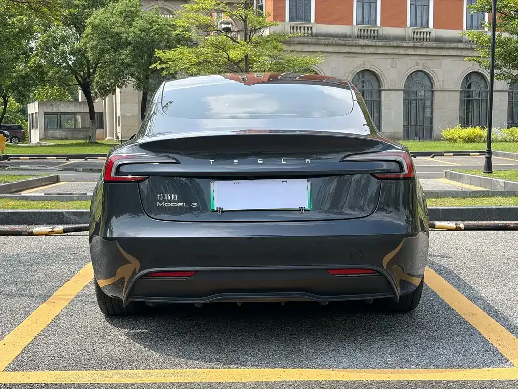 Tesla Model 3 — фото 5
