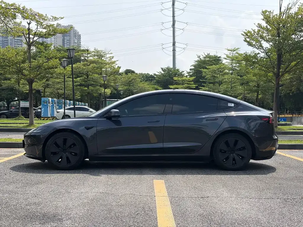 Tesla Model 3 — фото 8