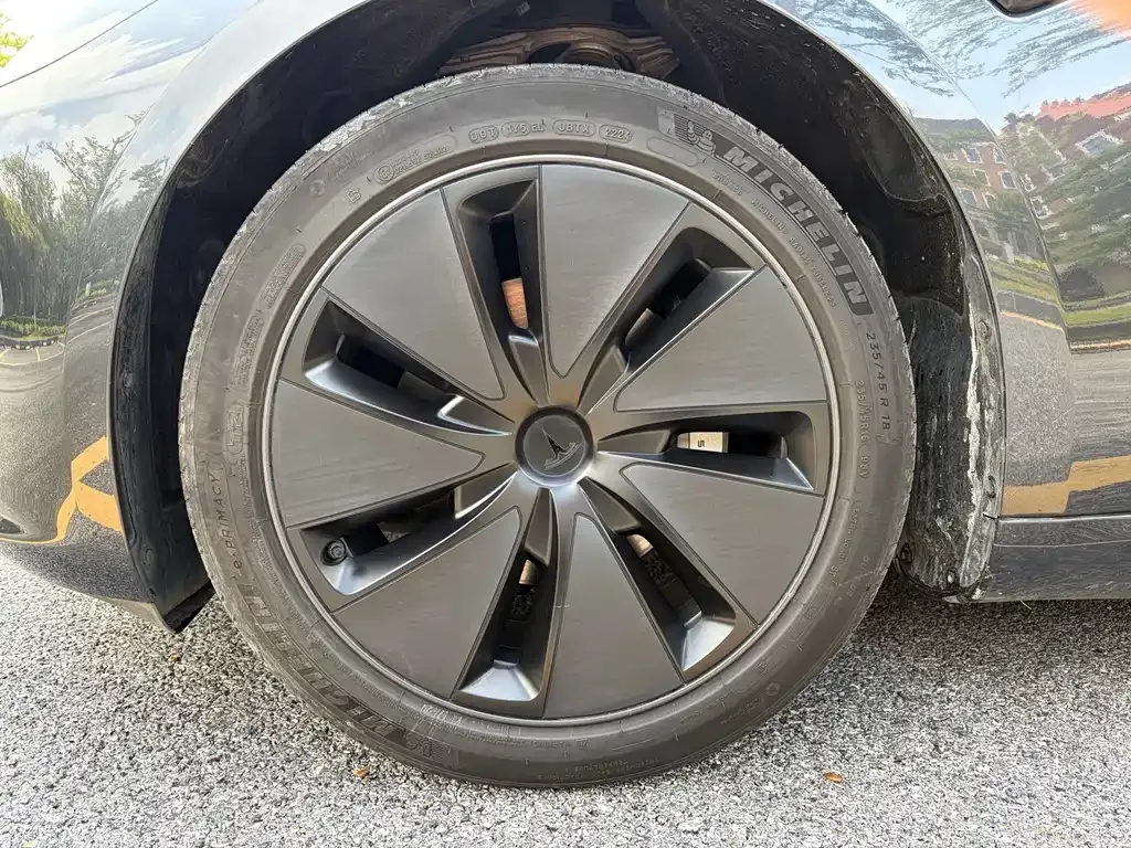 Tesla Model 3 — фото 3