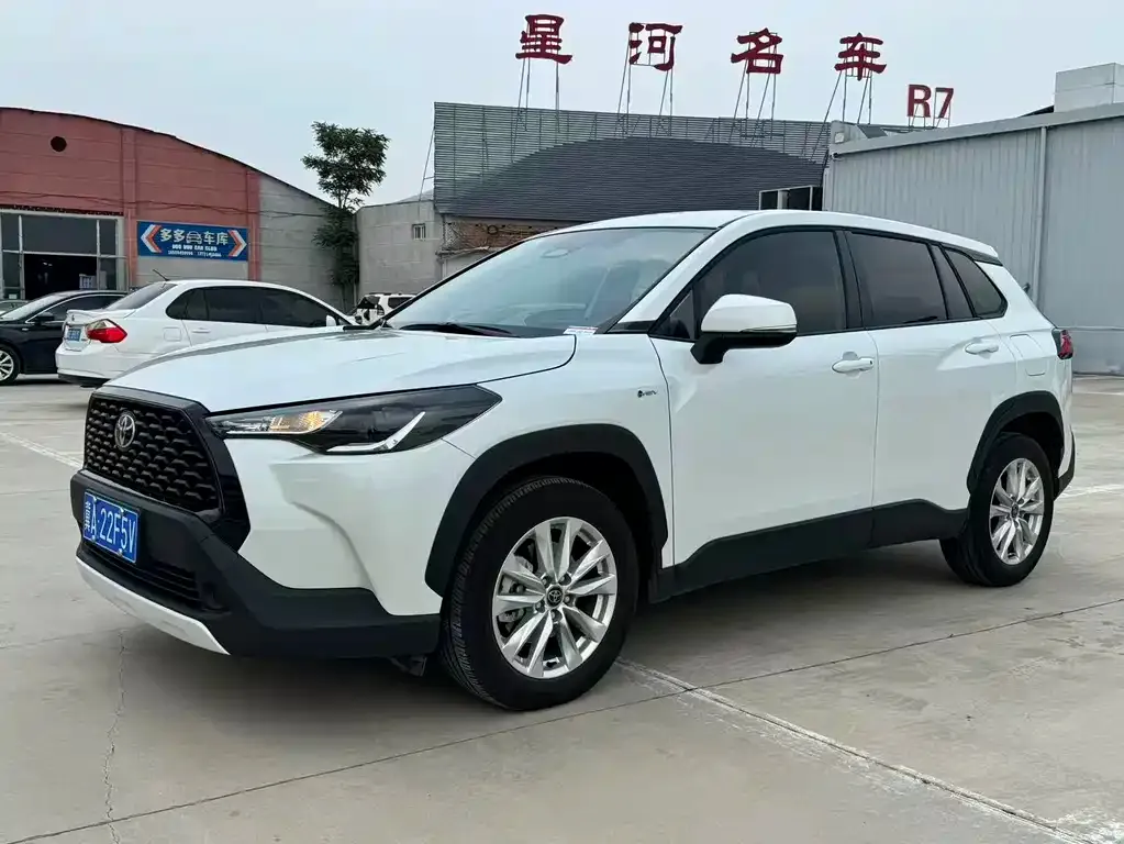 Toyota Corolla Cross — фото 1