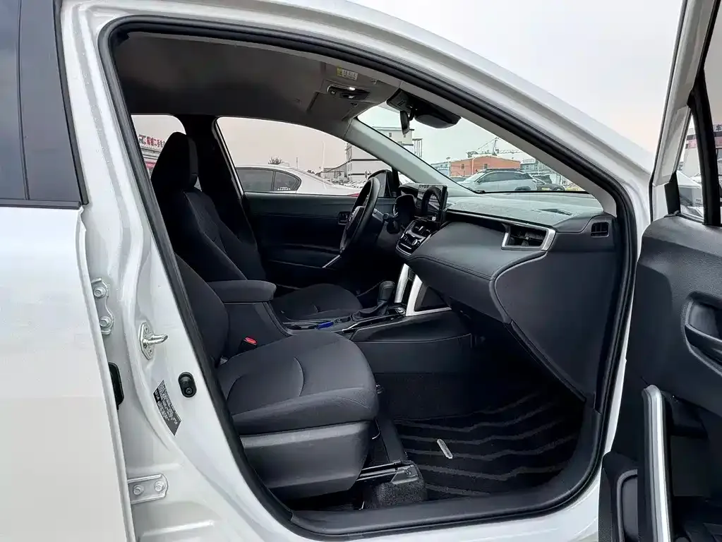 Toyota Corolla Cross — фото 9
