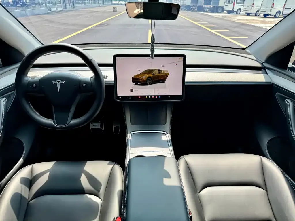 Tesla Model Y — фото 4