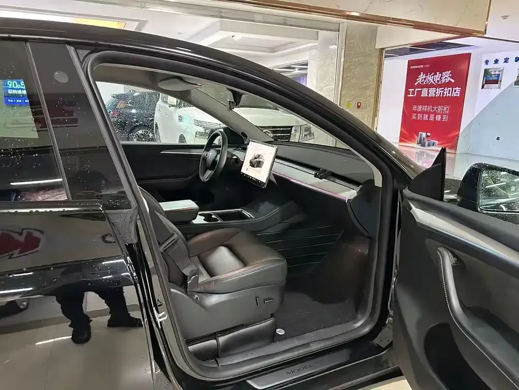 Tesla Model Y — фото 3