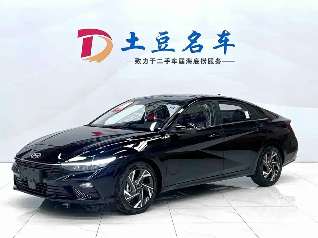 Hyundai Elantra — фото 1