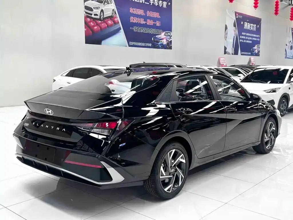 Hyundai Elantra — фото 8