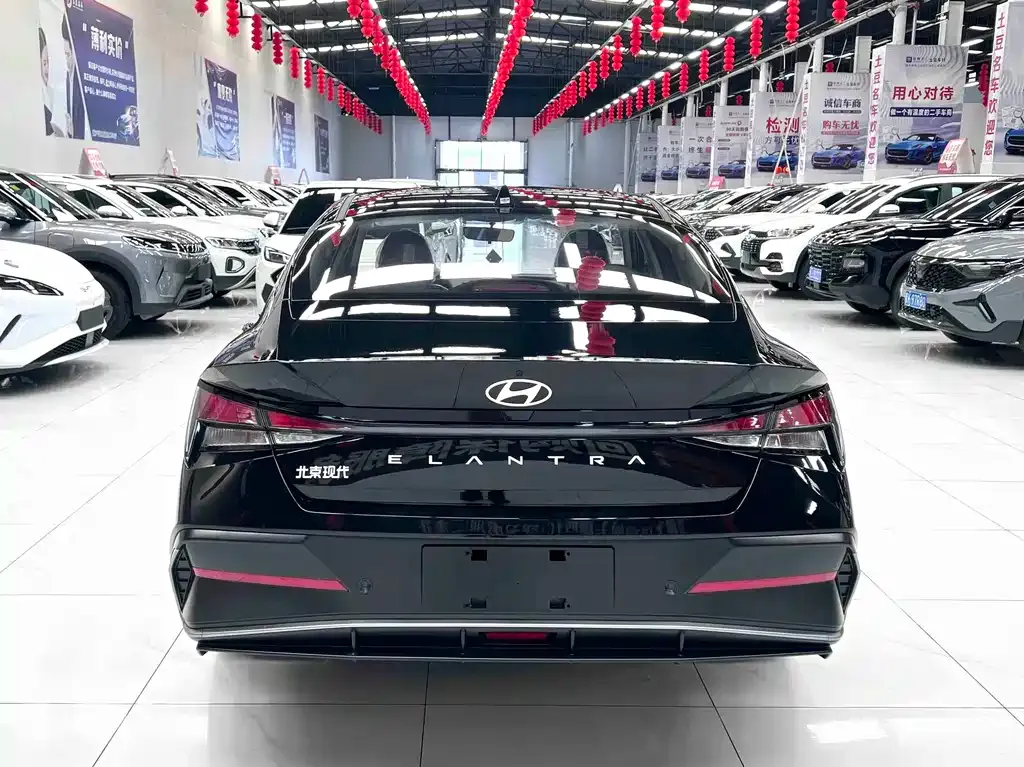 Hyundai Elantra — фото 3
