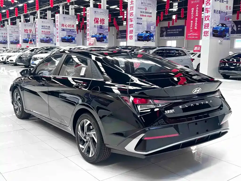 Hyundai Elantra — фото 9
