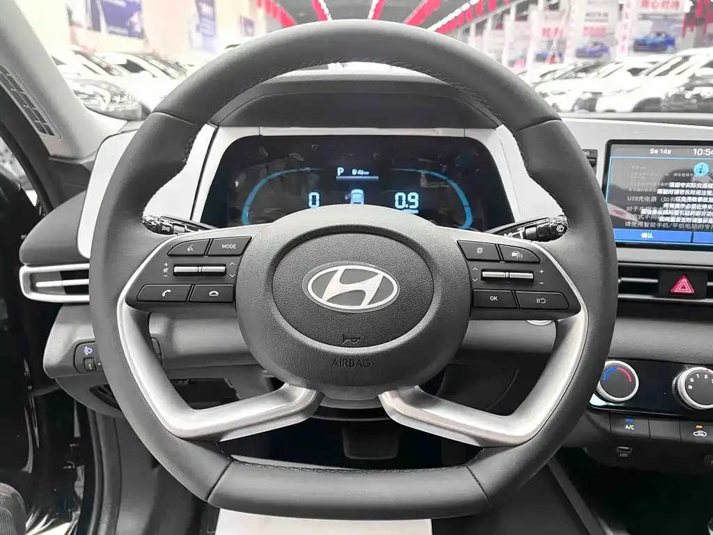 Hyundai Elantra — фото 4