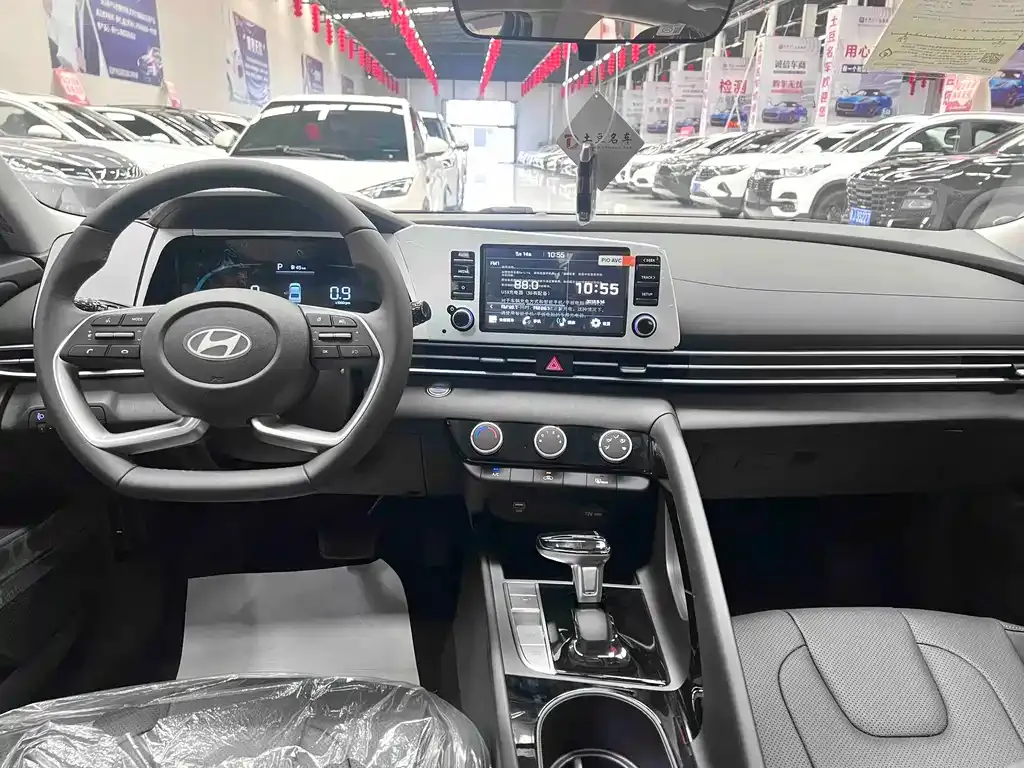Hyundai Elantra — фото 10