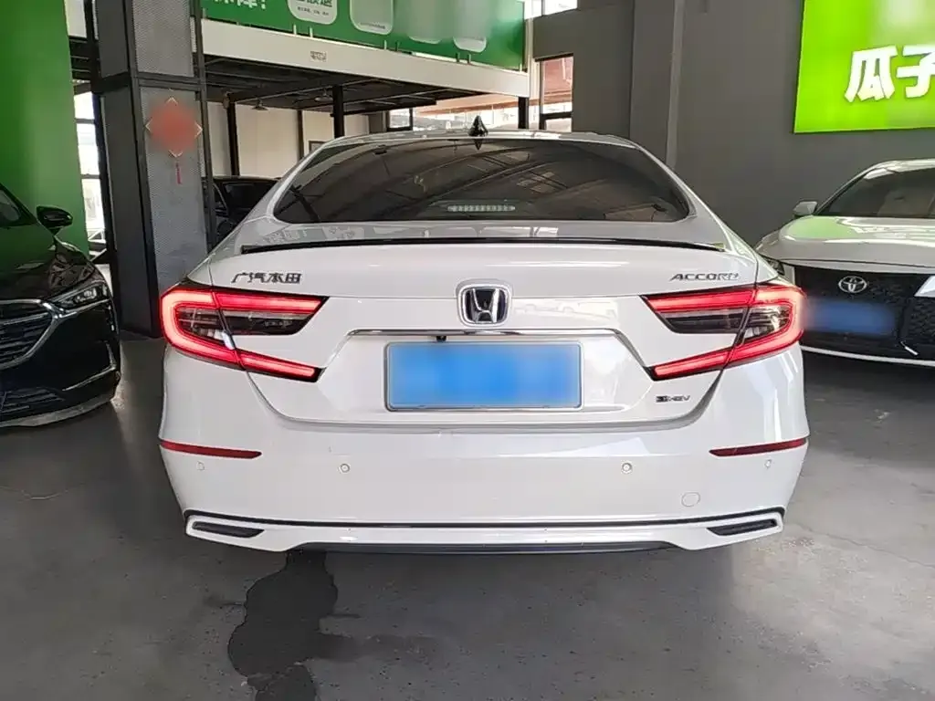Honda Accord — фото 8