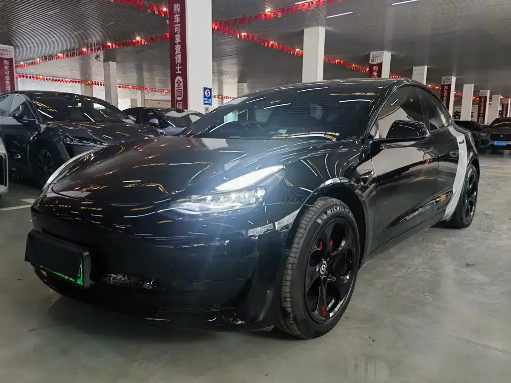 Tesla Model 3 — фото 1