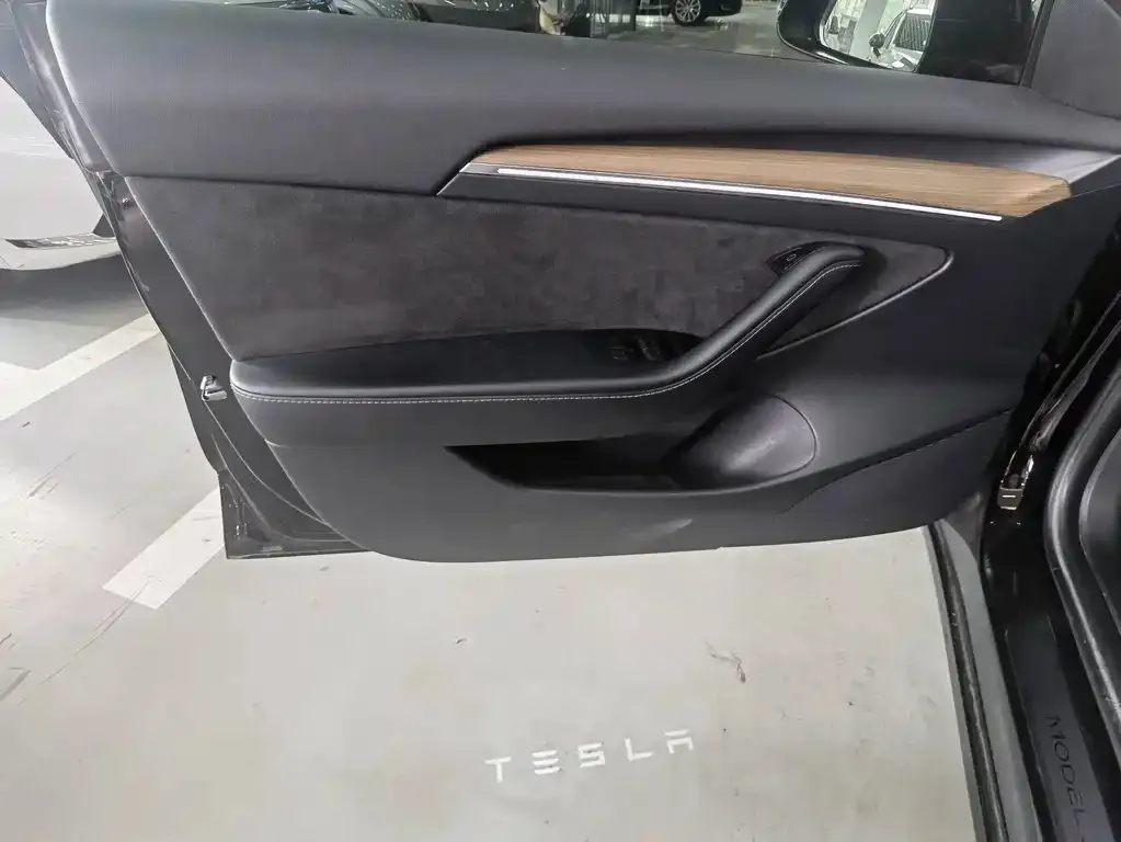 Tesla Model 3 — фото 2