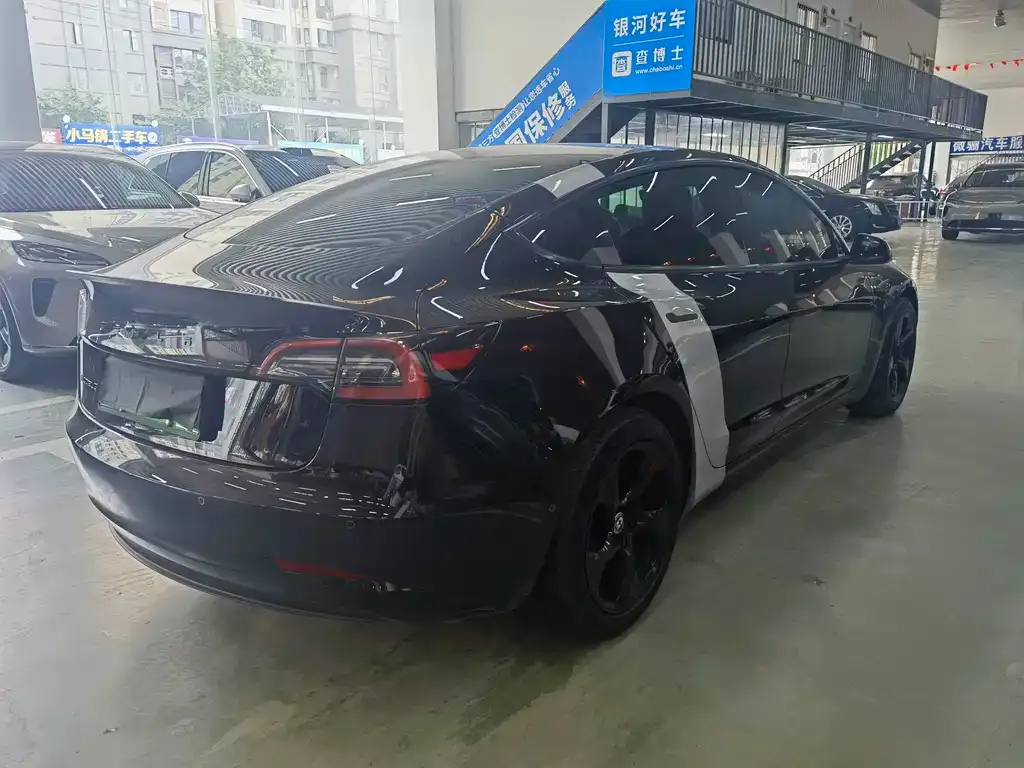 Tesla Model 3 — фото 4