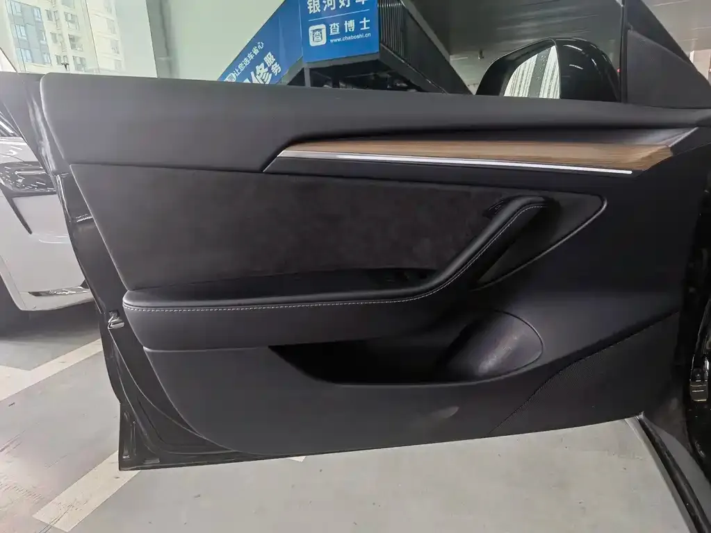 Tesla Model 3 — фото 10