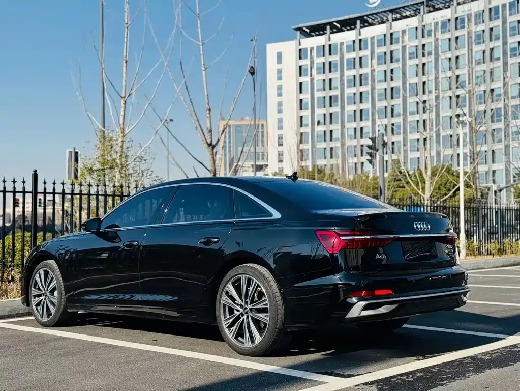 Audi A6L — фото 5