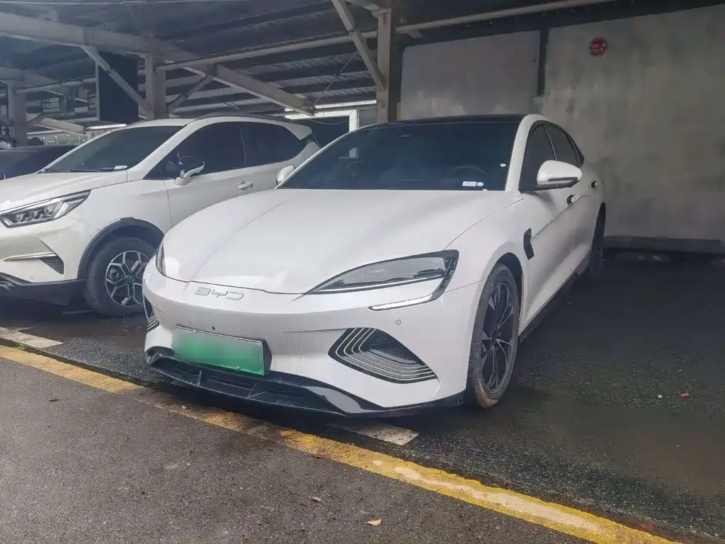 BYD Seal — фото 1