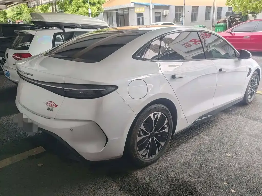 BYD Seal — фото 9