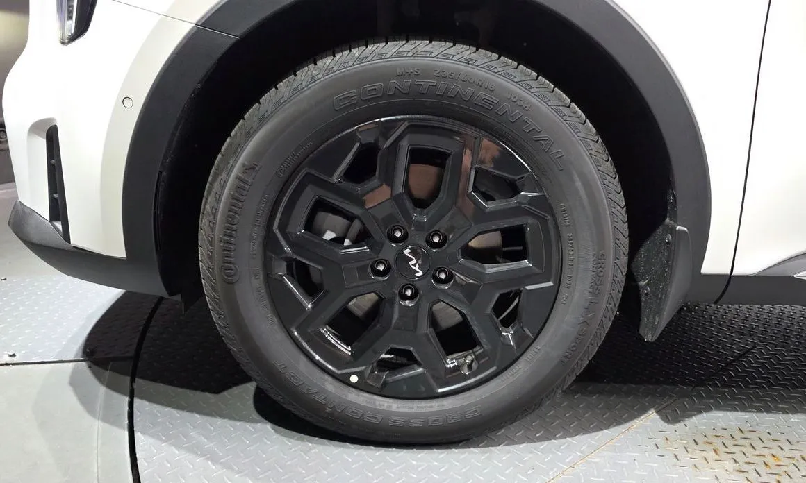 Kia Sorento — фото 7