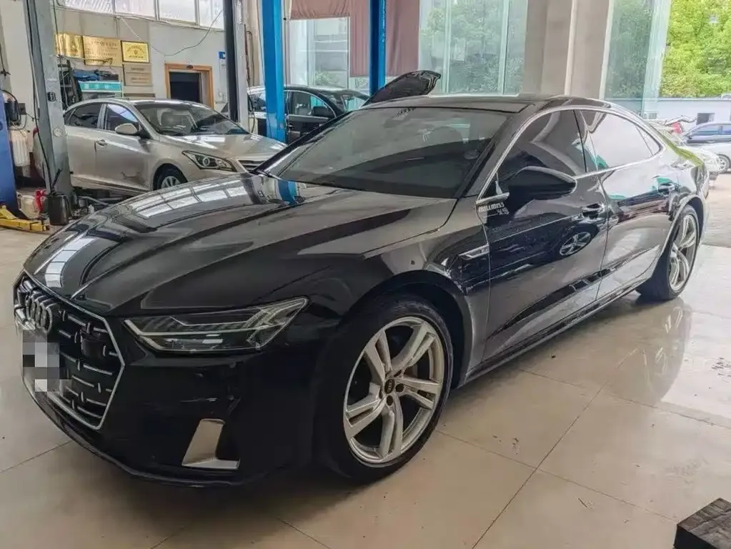 Audi A7L — фото 1