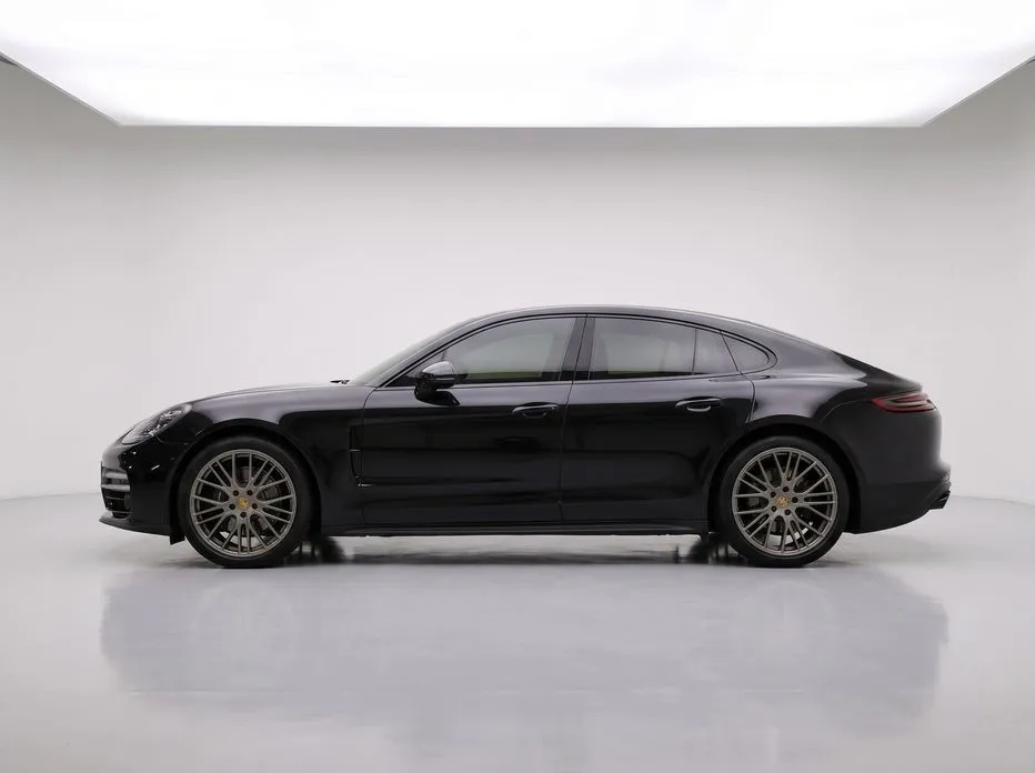 Porsche Panamera — фото 1