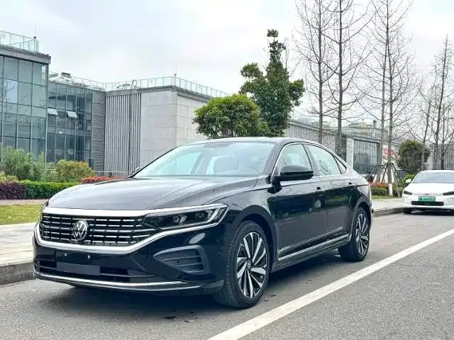 Volkswagen Passat — фото 1