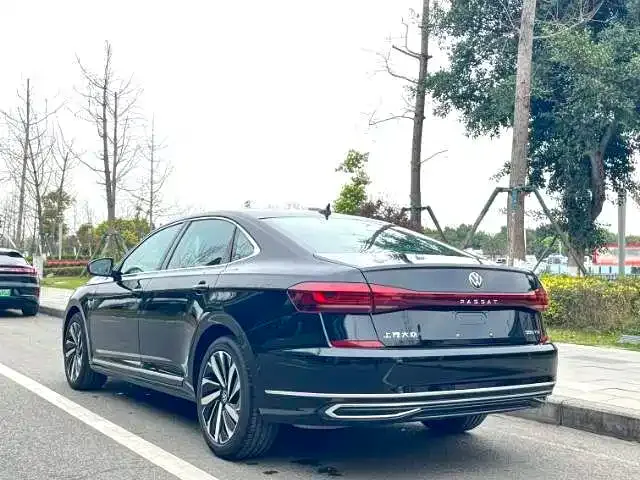Volkswagen Passat — фото 8