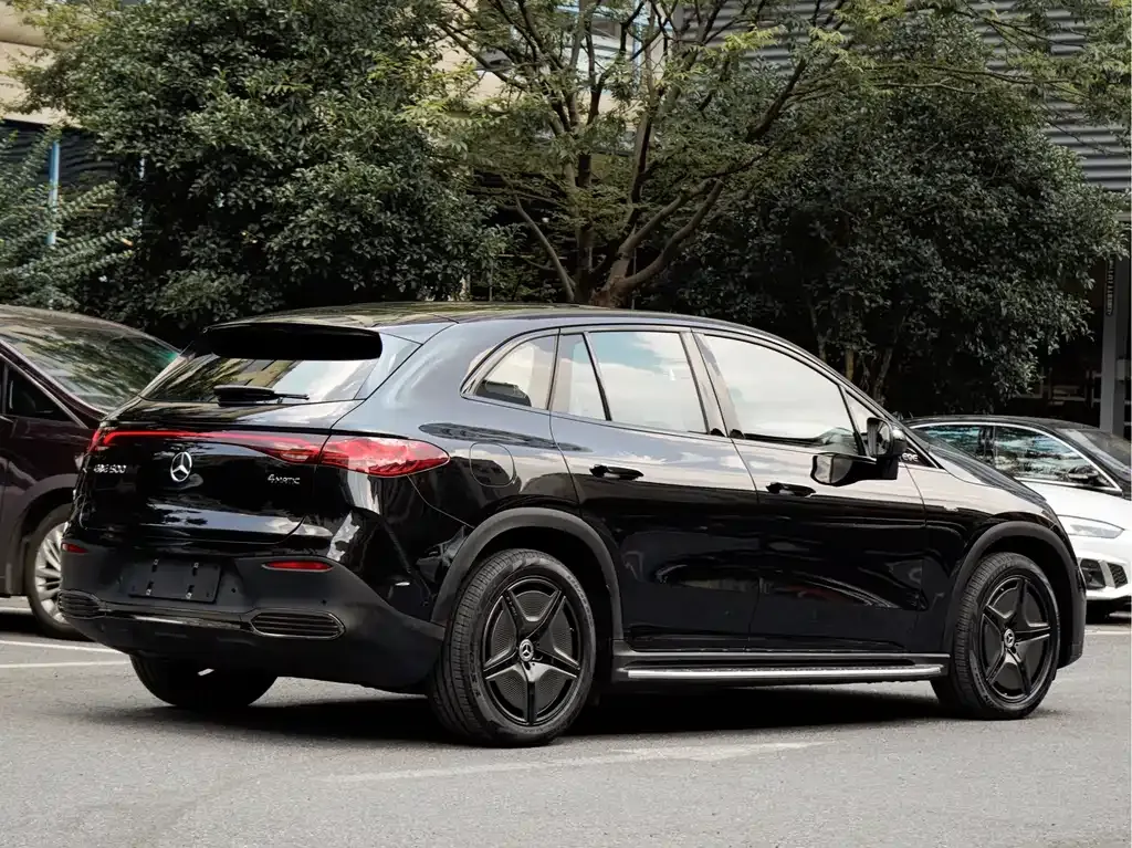Mercedes-Benz EQE SUV — фото 5