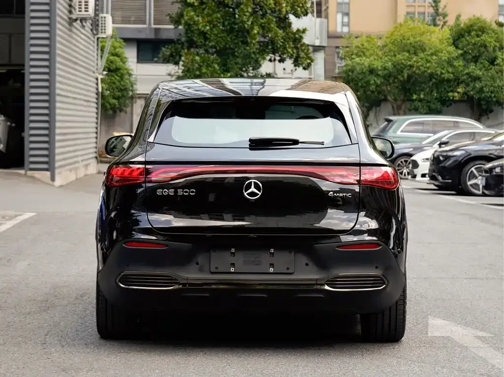 Mercedes-Benz EQE SUV — фото 4