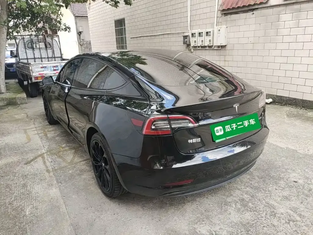 Tesla Model 3 — фото 7