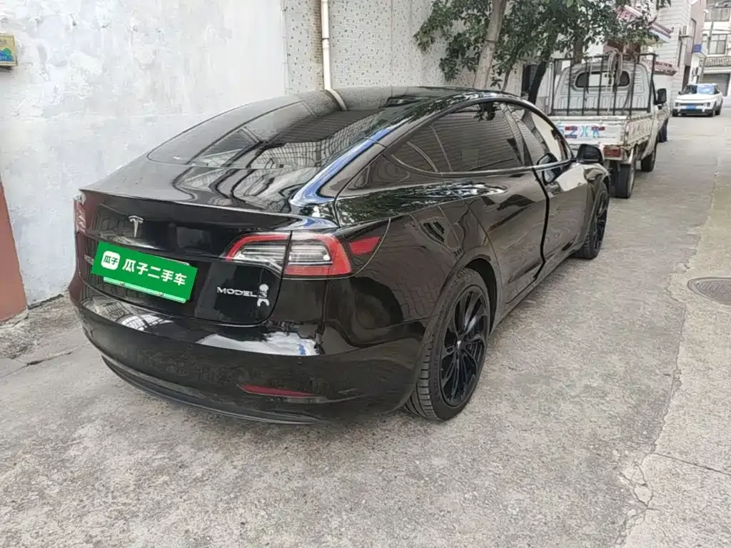 Tesla Model 3 — фото 2
